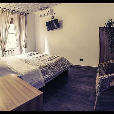 Alloggio Turistico All'Acquedotto Apartment Рим Екстериор снимка